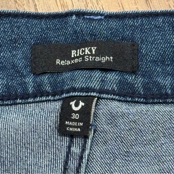 True Religion NWT 30 Medium Wash Ricky SN Relaxed Straight Cut Off Denim Shorts - Picture 3 of 10